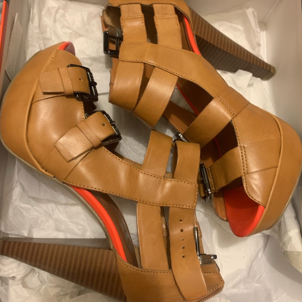 Guess || Brown-Red Heels